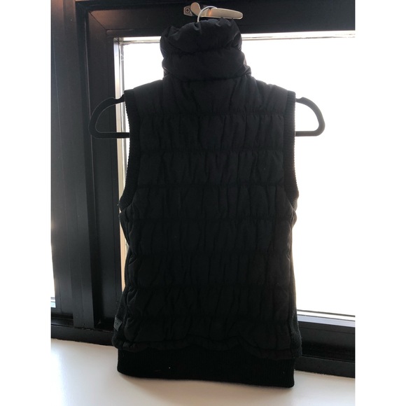Calvin Klein Performance Asymmetrical Zip Vest - Picture 3 of 4